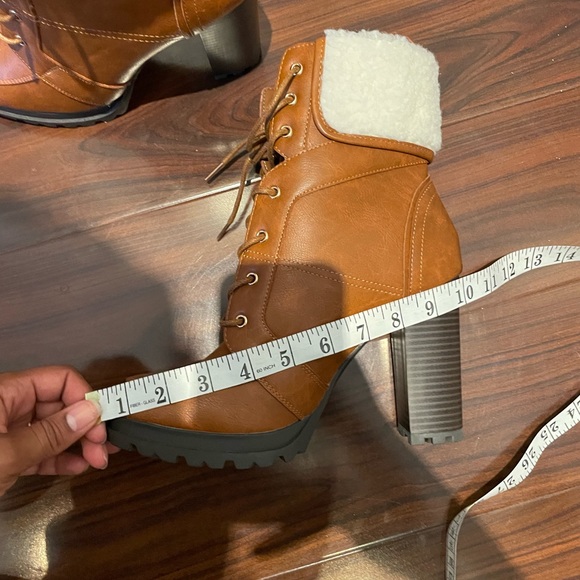 JustFab Shandee Sherpa Heeled Cognac Boots 8.5 - Picture 11 of 12